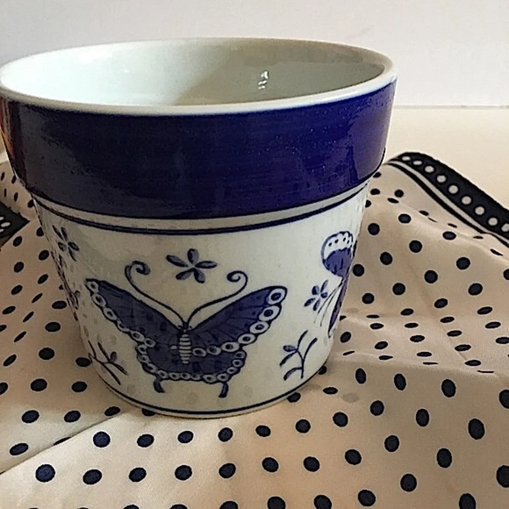 Vintage Retro Mod Farmhouse Asian Blue White Ceramic Butterfly Pot vase